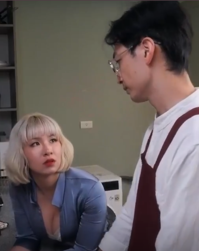 สุดเสียวกับลูกพี่ลูกน้องสองสาวดีลควยมาเย็ดเล่นท่ากันเดือดๆ 2-1